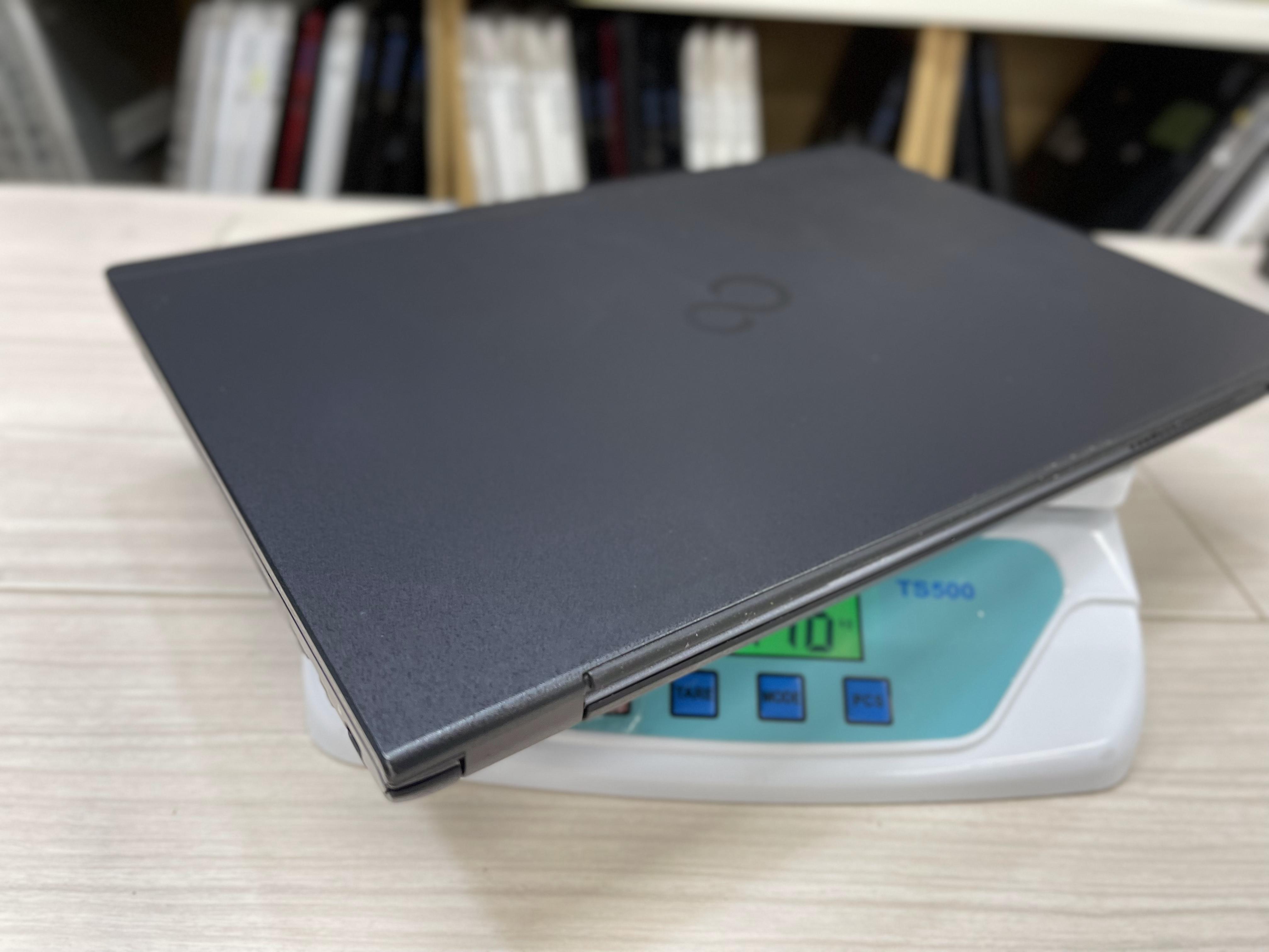 FUJITSU  LifeBook U937 Model 2017 Made in Japan / 13.3 inh Full HD / Core i5 -7300U/  2.60-2.70Ghz / Ram 4G  / SSD 128G / Win 10pro Tiếng Việt / Trọng Lượng 785g / MS: 20220511 JE51