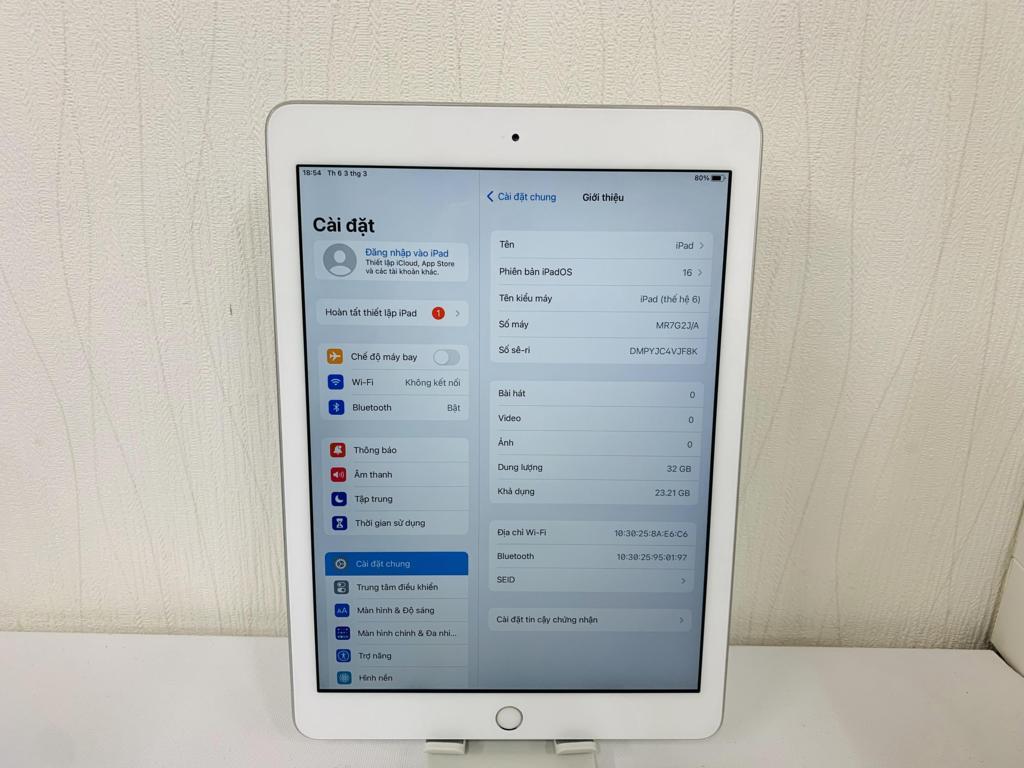  iPad Gen 6 2018 9.7inh Wi-Fi + only 32Gb Màu Silver ( Trắng ) Máy con đẹp 98% Pin trên 86% Máy trần + kpk Ms : fbw JC4V
