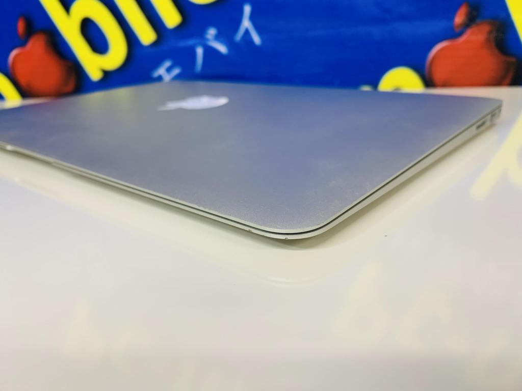 Macbook Air 13-inch, 2013) / màu Sliver ( trắng bạc ) / Core i5 / CPU 4250U / 1.3GHz / Ram 4G / SSD 256G / OS Catalina / Tiếng Việt  / MS: RYKV