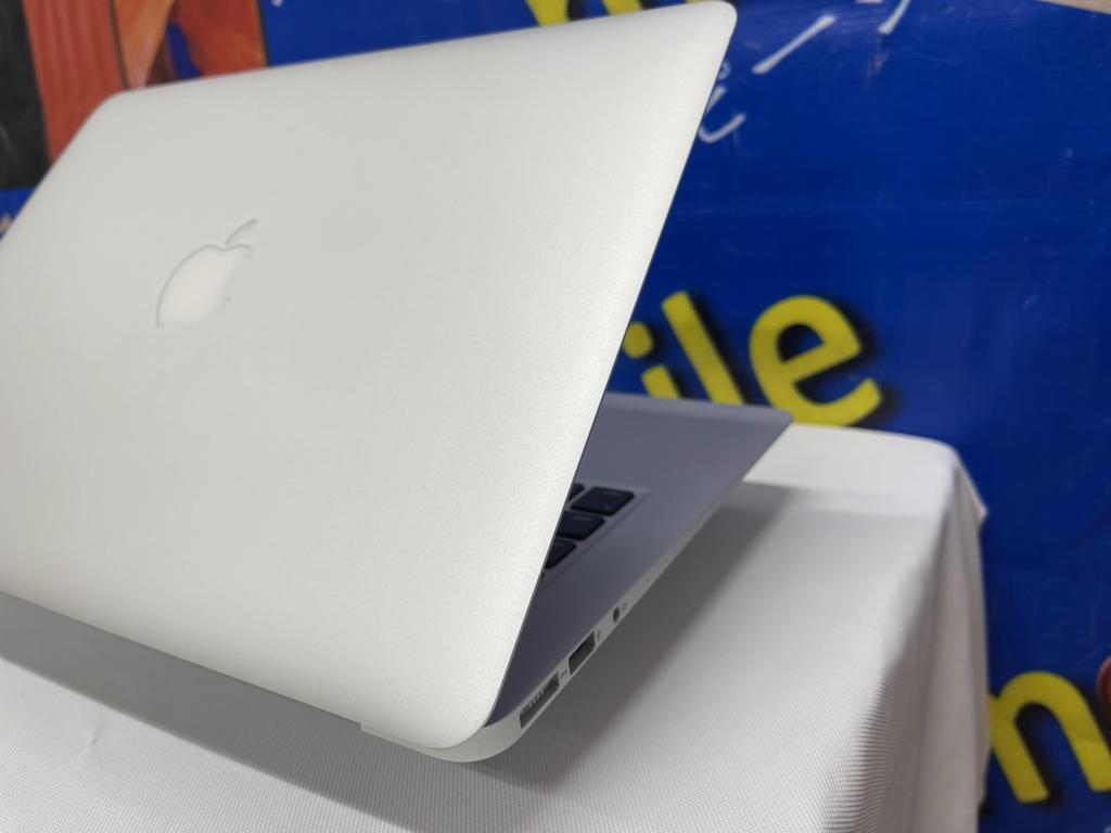 Macbook Air 13-inch Early 2015 (SX: 2016) / Core i5 lõi kép / 5250U / 1.60Ghz / Ram 8G / SSD 256G / OS Catalina Tiếng Việt /  Có Sạc / MS: Y2RT