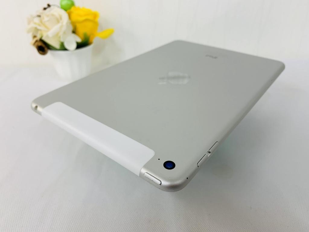 iPad Mini 4 7.9in 64GB Wifi + Cell (Về VN gắn sim vào sài) / Màu Silver ( Trắng )/ Qsd đẹp tầm 94-95% / Pin 88% Máy trần + kpk / Msfbw: 6477