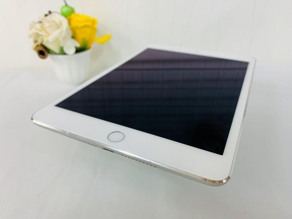 iPad Mini 4 7.9in 64GB Wifi + Cell (Về VN gắn sim vào sài) / Màu Silver ( Trắng )/ Qsd đẹp tầm 94-95% / Pin 88% Máy trần + kpk / Msfbw: 6477