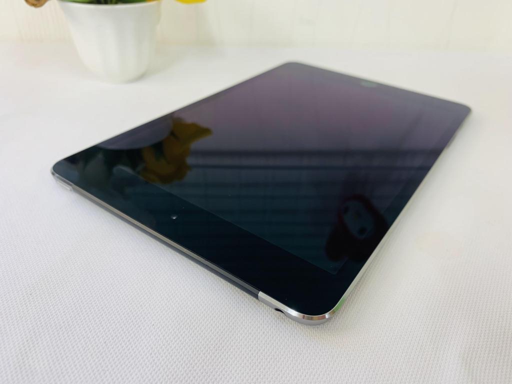 iPad Mini 4 7.9in 32GB Wifi + Cell (Về VN sài sim mạng) / Màu Gray ( Đen )/ Qsd đẹp tầm 98% / Pin 98% Máy trần + kpk / Msfbw: 9759