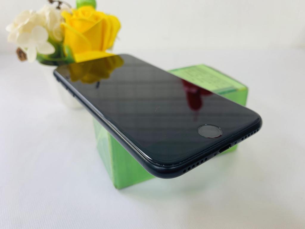 iPhone SE 2020 4.7inh 64GB Màu Black ( Đen ) Qte ( SB▲ ) còn đẹp 97% / Pin 84% Bảo trì Ms: ￼7288