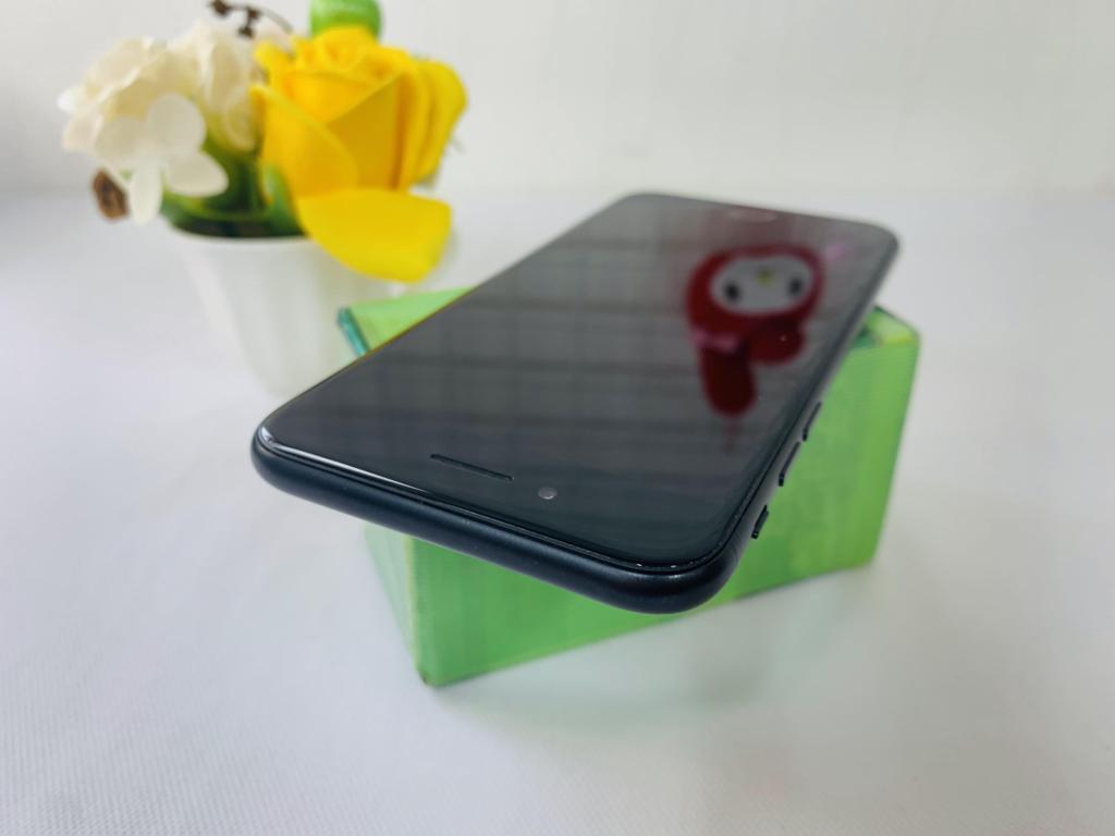 iPhone SE 2020 4.7inh 64GB Màu Black ( Đen ) Qte ( SB▲ ) còn đẹp 97% / Pin 84% Bảo trì Ms: ￼7288