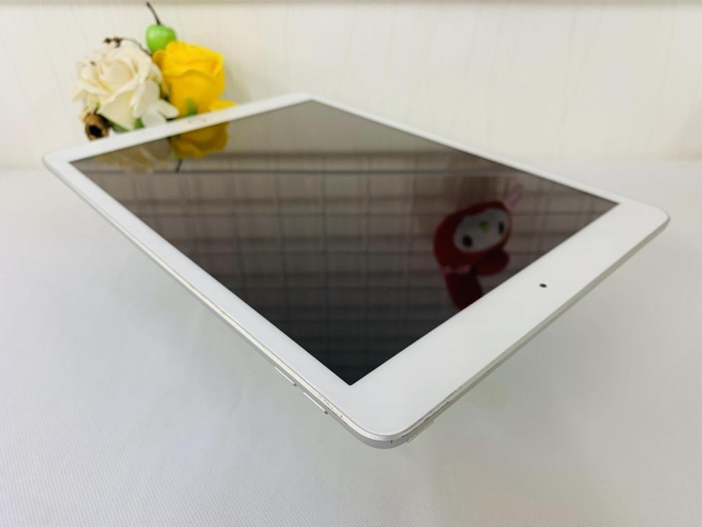 iPad Gen 7 2019 10.2in 32GB Wifi / Màu Silver ( Trắng )/ QSD đẹp tầm 93-94% / Pin 85% Máy trần + kpk / Msfbw: MG2Q