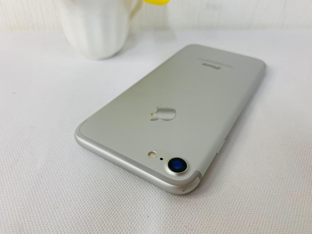 iPhone 7 4.7in 32GB Màu Silver ( Trắng ) Qt ( SBo ) Qua SD còn đẹp 96-97% / Pin 91% Máy Trần + KPK Ms: 6952