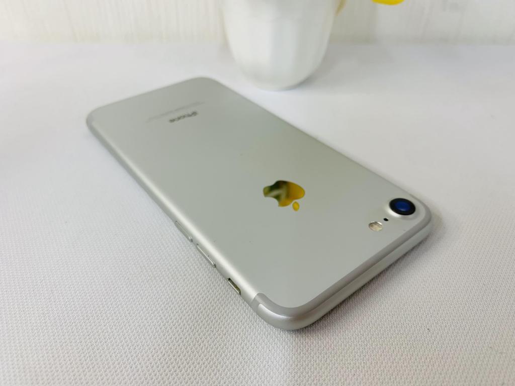 iPhone 7 4.7in 32GB Màu Silver ( Trắng ) Qt ( SBo ) Qua SD còn đẹp 96-97% / Pin 91% Máy Trần + KPK Ms: 6952