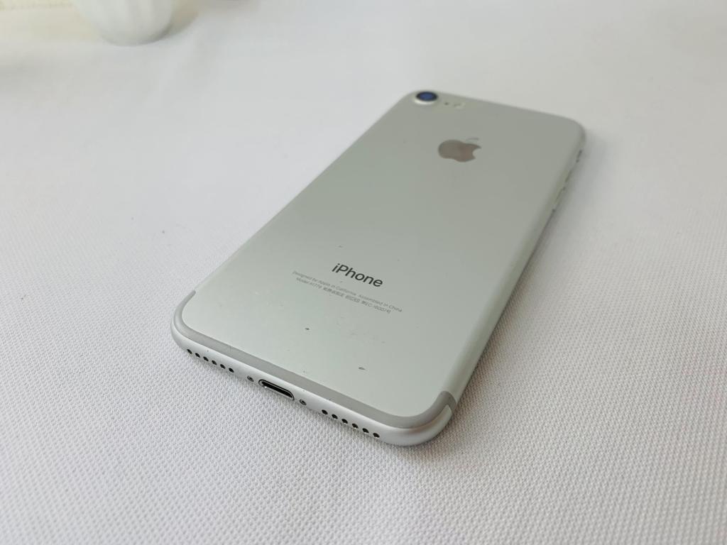 iPhone 7 4.7in 32GB Màu Silver ( Trắng ) Qt ( DCMo ) Qua SD còn đẹp 93-94% / Pin 88% Máy Trần + KPK Ms: 1605