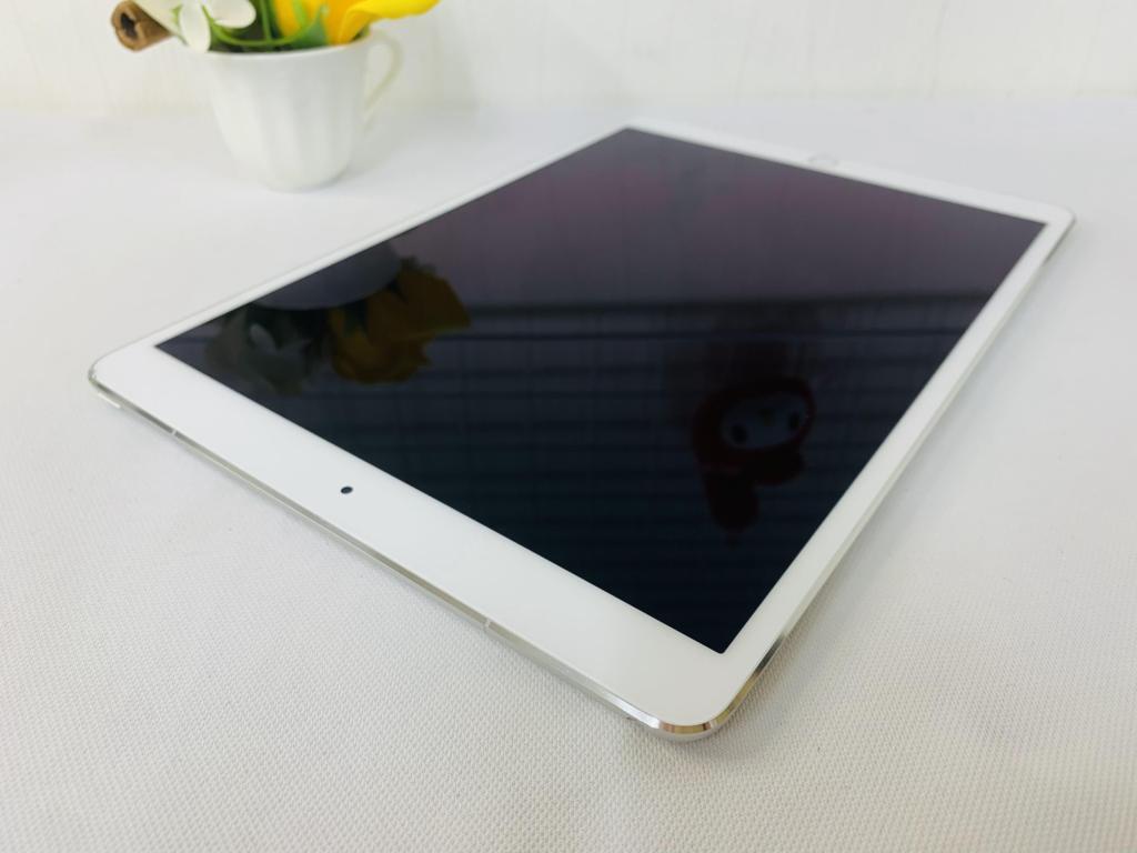 iPad Pro 10.5inh 64G Wifi + Cell (Qte sài sim mạng) / Màu Gray ( Đen ) / Qsd đẹp tầm 90% / Pin 93% / Msfbw: 3350
