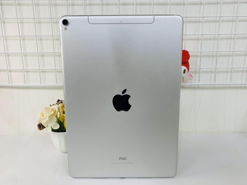 iPad Pro 10.5inh 64G Wifi + Cell (Qte sài sim mạng) / Màu Gray ( Đen ) / Qsd đẹp tầm 90% / Pin 93% / Msfbw: 3350