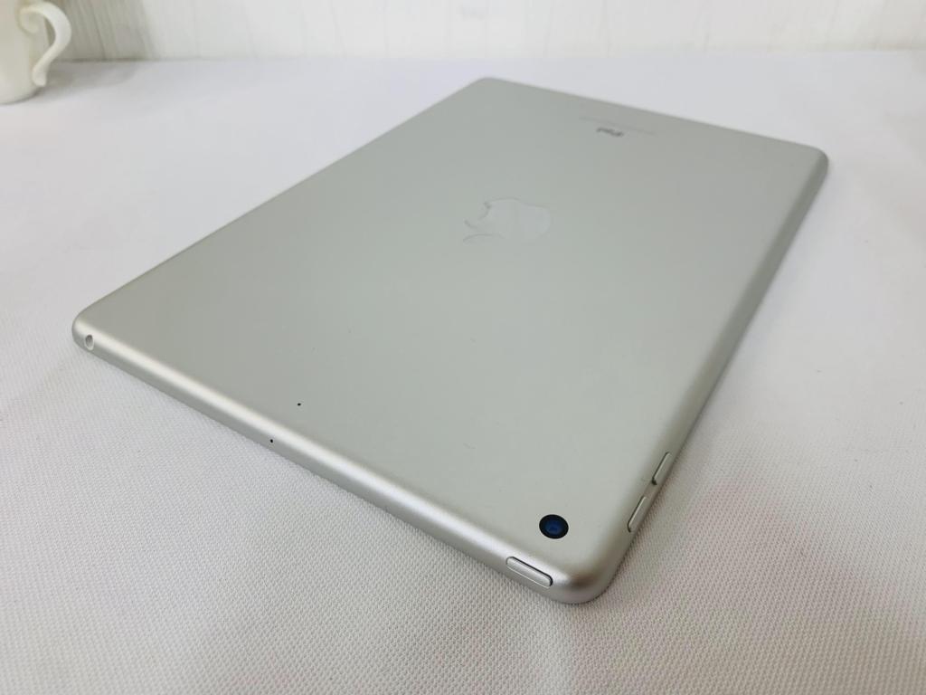 iPad 6 2018 9.7in 32GB Wifi only (Không Sài Sim) / Màu Silver (Trắng Bạc) / Qsd đẹp tầm 97-98% / Pin 82% Máy trần + kpk / Ms: JD9C