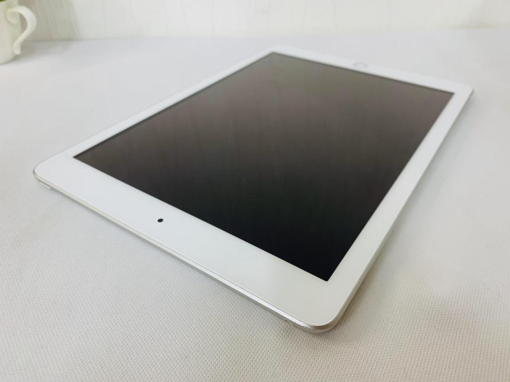 iPad 6 2018 9.7in 32GB Wifi only (Không Sài Sim) / Màu Silver (Trắng Bạc) / Qsd đẹp tầm 97-98% / Pin 82% Máy trần + kpk / Ms: JD9C