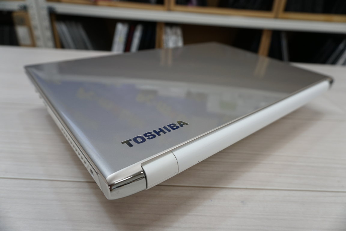 Toshiba Dynabook T75 15.6inch/  Full HD /Khóa vân tay / Core i7 / 6500U / 2.50 - 2.60GHz / 8G / SSD 256G / Win10 Tiếng Việt / MS: 20220505 0791