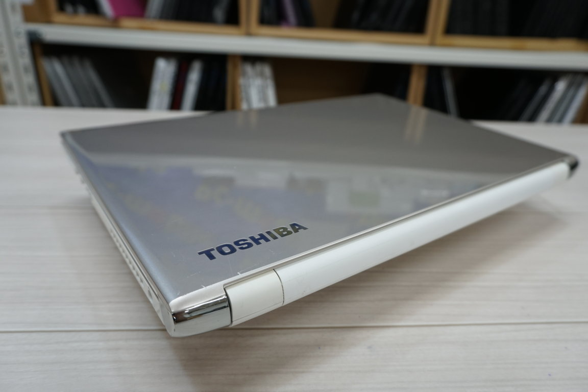 Toshiba Dynabook T75 15.6inch/ Khóa vân tay / Full HD / Core i7 / 6500U / 2.50 - 2.60GHz / 8G / SSD 256G / Win10 Tiếng Việt / MS: 20220505 9741