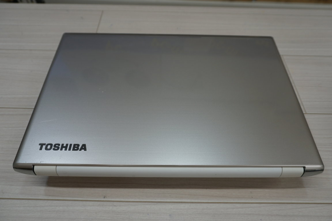 Toshiba Dynabook T75 15.6inch/ Khóa vân tay / Full HD / Core i7 / 6500U / 2.50 - 2.60GHz / 8G / SSD 256G / Win10 Tiếng Việt / MS: 20220505 9741