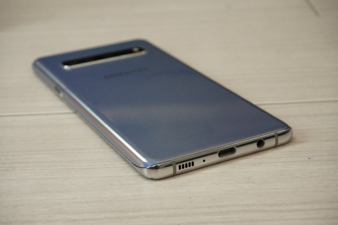 Samsung S10 5G 6.7inh / Qt Sách Tay từ Hàn Quốc / Qsd đẹp đến 95-96% / ram 8G/ Bộ nhớ 256G / Màu Trắng bạc    / Máy Trần KPk / MS : 2424