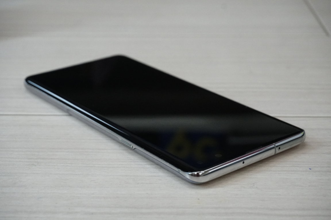 Samsung S10 5G 6.7inh / Qt Sách Tay từ Hàn Quốc / Qsd đẹp đến 95-96% / ram 8G/ Bộ nhớ 256G / Màu Trắng bạc    / Máy Trần KPk / MS : 2424
