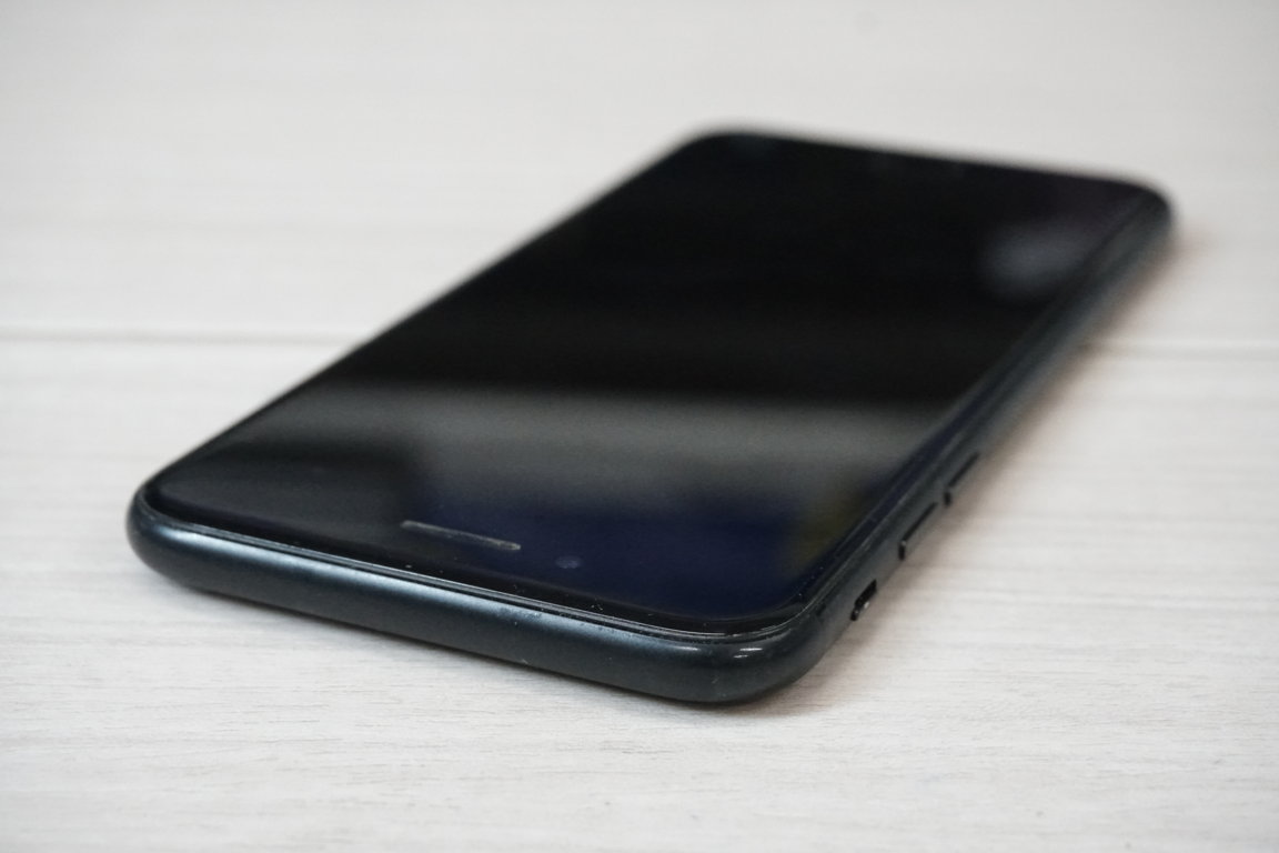 Iphone 7 4.7inh / 32G / Q/Tế / Black ( Đen ) / QSD đẹp đến 94-95% / Máy Trần+KPK / Pin 85% / MS:7325
