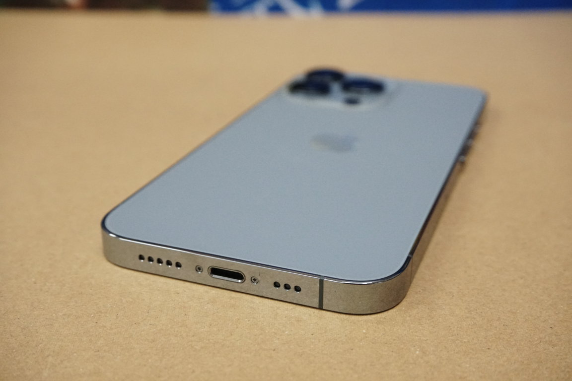  IPhone 13 Pro 6.1inh 256Gb Màu Blue Máy đõi bảo chỉ lở bóc siu sạc chỉ 1 lần duy nhất Còn Bh App Care+ đi kèm  11 / 7 / 2030  Ms 9643 .