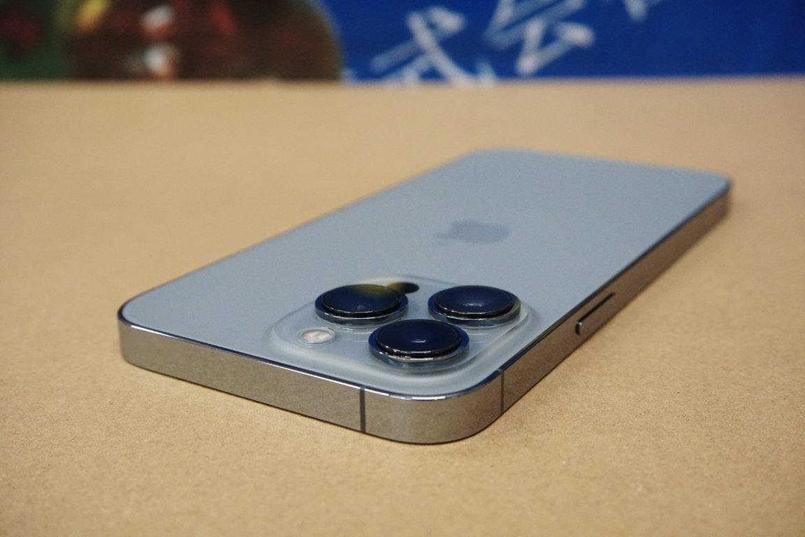  IPhone 13 Pro 6.1inh 256Gb Màu Blue Máy đõi bảo chỉ lở bóc siu sạc chỉ 1 lần duy nhất Còn Bh App Care+ đi kèm  11 / 7 / 2030  Ms 9643 .