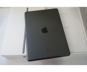 iPad Gen 9 2021 Wi-Fi 64Gb Màu Gray ( Đen ) / Máy qua sử dụng mới sạc được ( 29L ) Máy còn đẹp long lanh có dán cường lực sẳn Ms : FTHX